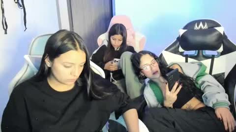 Snapshot of kimmi_foxy chatting on November 2025 11:25:02 PM kimmi online show from November 2025 11:25:02 PM