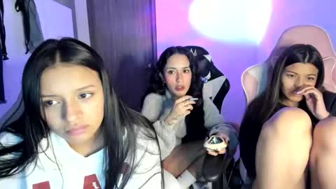 Snapshot of kimmi_foxy chatting on November 2025 11:15:01 PM kimmi online show from November 2025 11:15:01 PM