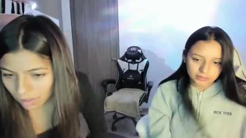 Snapshot of kimmi_foxy chatting on December 2025 11:21:01 PM kimmi online show from December 2025 11:21:01 PM