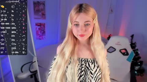 Snapshot of kimmie_shine chatting on December 2024 01:45:02 PM Your Kimmie follow me online show from December 2024 01:45:02 PM