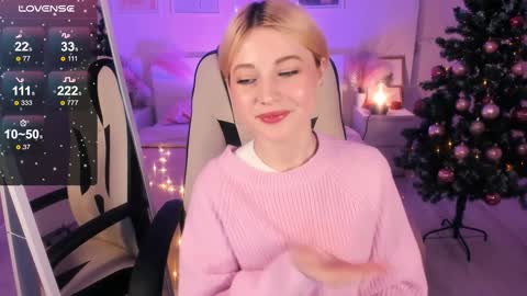 Snapshot of kimmie_shine chatting on December 2024 08:00:02 PM Your Kimmie follow me online show from December 2024 08:00:02 PM