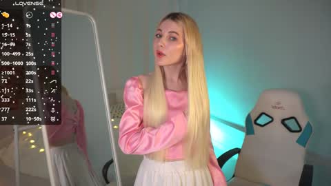 Snapshot of kimmie_shine chatting on January 2025 02:04:01 PM Your Kimmie follow me online show from January 2025 02:04:01 PM