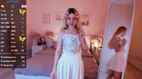 Snapshot of kimmie_shine chatting on January 2025 06:02:01 PM Your Kimmie follow me online show from January 2025 06:02:01 PM