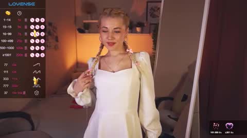 Snapshot of kimmie_shine chatting on February 2025 02:29:02 PM Your Kimmie follow me online show from February 2025 02:29:02 PM