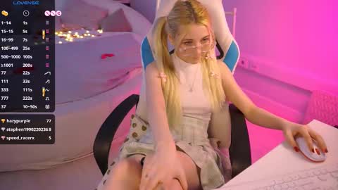 Snapshot of kimmie_shine chatting on February 2025 06:35:02 PM Your Kimmie follow me online show from February 2025 06:35:02 PM