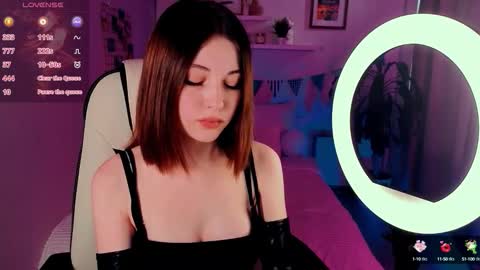 Snapshot of kimmie_shine chatting on September 2025 09:01:01 AM Your Kimmie follow me online show from September 2025 09:01:01 AM