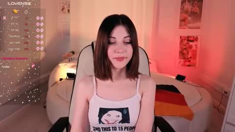 Snapshot of kimmie_shine chatting on September 2025 09:02:01 AM Your Kimmie follow me online show from September 2025 09:02:01 AM