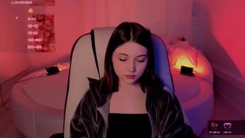 Snapshot of kimmie_shine chatting on October 2025 07:42:01 AM Your Kimmie follow me online show from October 2025 07:42:01 AM