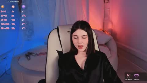 Snapshot of kimmie_shine chatting on November 2025 01:34:02 PM Your Kimmie follow me online show from November 2025 01:34:02 PM