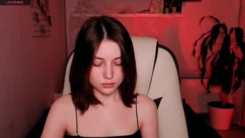 Snapshot of kimmie_shine chatting on November 2025 10:48:01 AM Your Kimmie follow me online show from November 2025 10:48:01 AM