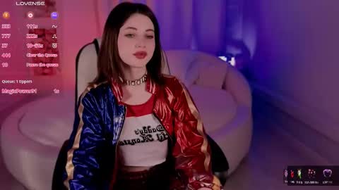 Snapshot of kimmie_shine chatting on November 2025 02:38:01 PM Your Kimmie follow me online show from November 2025 02:38:01 PM