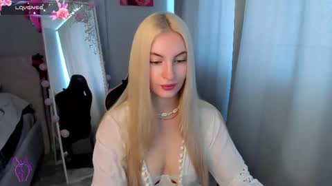 Snapshot of kimmy1_powell chatting on June 2026 03:42:02 AM kimmy1_powell online show from June 2026 03:42:02 AM