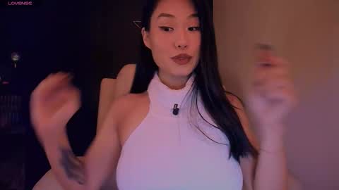 Snapshot of kimmy_chi chatting on December 2025 06:14:02 PM Lo online show from December 2025 06:14:02 PM