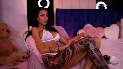 Kim online show from November 2025 03:02:01 PM