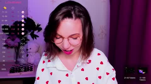 Hazel online show from March 2026 06:33:01 PM