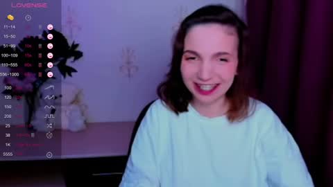 Snapshot of kindhazelhere_ chatting on June 2026 04:45:01 AM Hazel online show from June 2026 04:45:01 AM