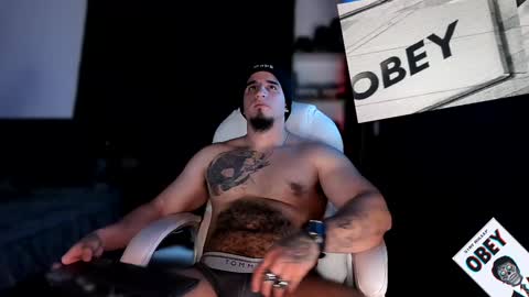 King Bear online show from February 2025 01:04:02 AM