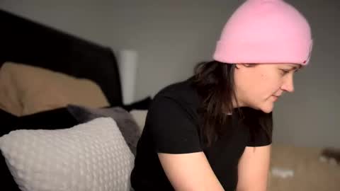 Snapshot of kinkbitch25 chatting on January 2025 06:23:01 PM Kinkbitch online show from January 2025 06:23:01 PM