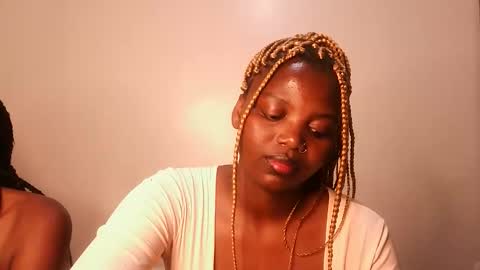 Lola online show from October 2025 09:37:02 PM