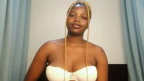 Lola online show from October 2025 05:59:01 PM