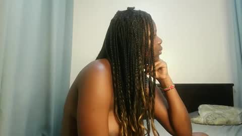 Lola online show from November 2025 01:25:02 PM