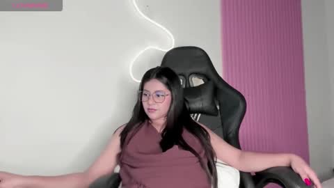 kinky yeyns online show from April 2026 12:46:01 AM