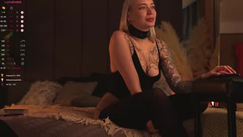 kinkylina_ online show from December 2024 03:11:01 PM