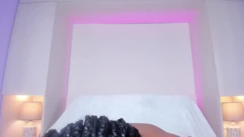 M A R A  online show from October 2025 04:02:02 AM