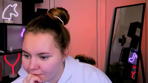 Snapshot of kira_fox_x chatting on November 2025 12:15:02 PM kira fox x online show from November 2025 12:15:02 PM