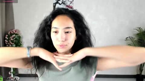 Aura online show from September 2025 03:51:01 AM