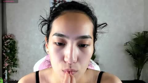 Aura online show from October 2025 01:49:01 AM