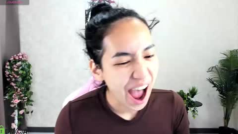 Aura online show from October 2025 02:08:02 AM