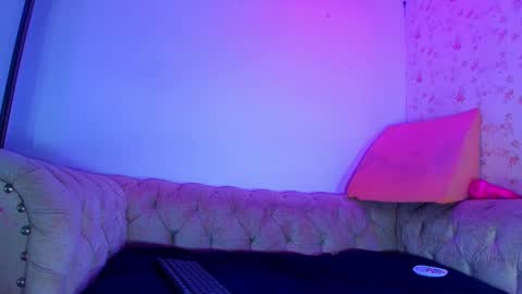 kira online show from September 2025 11:57:01 AM