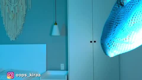 Snapshot of kira_mmr chatting on April 2026 05:21:02 PM Kira and friends online show from April 2026 05:21:02 PM