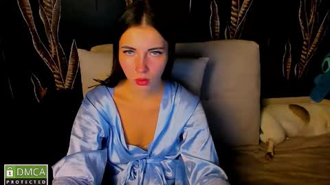 Kira  online show from October 2025 06:52:02 PM