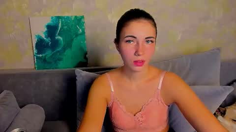 Kira  online show from October 2025 08:31:01 PM