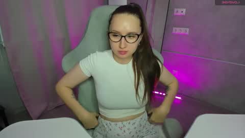 Kira online show from December 2025 08:43:01 AM