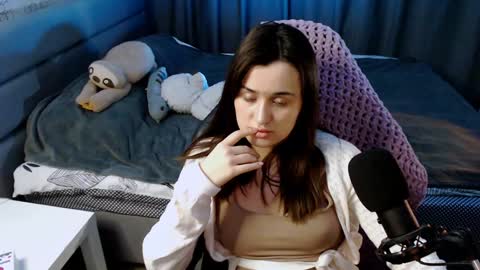 Kira  follow me  online show from February 2025 05:19:02 PM