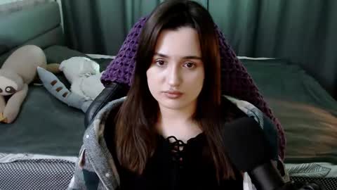 Kira  follow me  online show from February 2025 02:54:02 PM