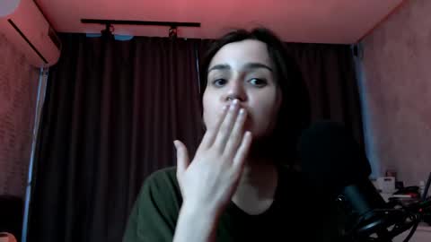 Snapshot of kira_yammy chatting on May 2026 12:40:02 AM Kira follow me online show from May 2026 12:40:02 AM
