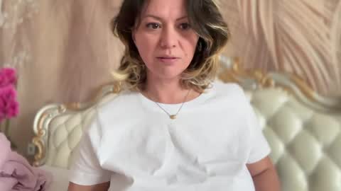 Snapshot of kiradivine chatting on April 2026 12:28:02 PM KiraDivine online show from April 2026 12:28:02 PM