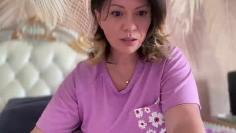 Snapshot of kiradivine chatting on April 2026 12:07:02 PM KiraDivine online show from April 2026 12:07:02 PM