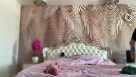 Snapshot of kiradivine chatting on April 2026 12:19:02 PM KiraDivine online show from April 2026 12:19:02 PM