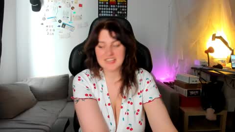 Kira  online show from May 2026 01:49:02 PM