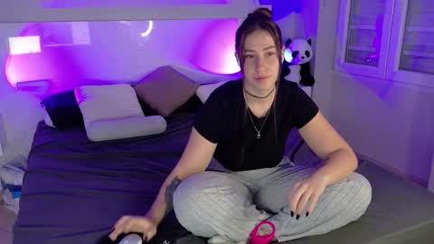 Snapshot of kiralimme_ chatting on February 2026 08:19:01 AM Kira online show from February 2026 08:19:01 AM