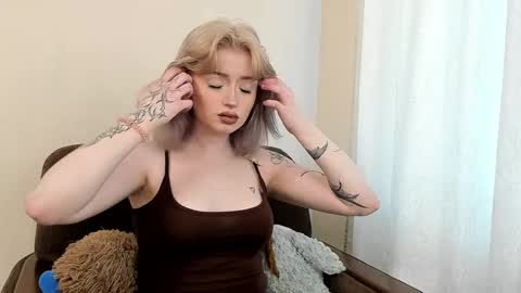 kirameowcam online show from May 2026 06:43:01 AM