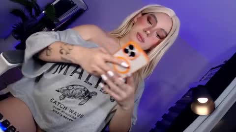 Its your girl KIRA online show from May 2026 02:20:02 AM