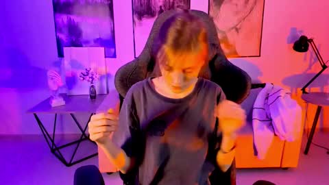 Kira online show from February 2025 02:32:01 PM