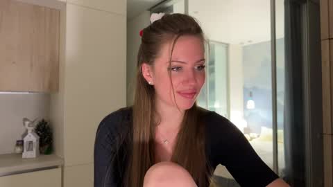 Kira online show from April 2026 09:39:33 PM