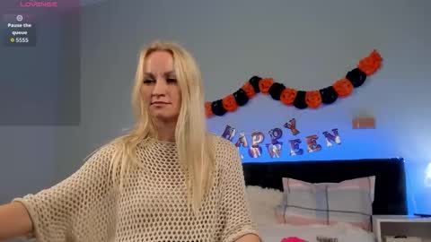 KiraSun online show from October 2025 12:17:02 PM